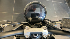 Triumph Trident (20MY)